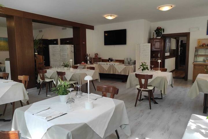 Dining 45 of 67