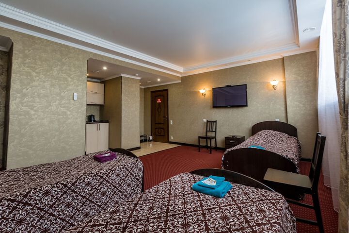 Room 13 of 32