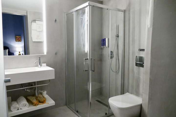 Room 45 of 97