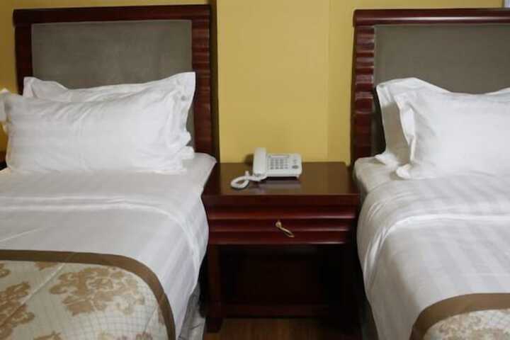 Room 7 of 14