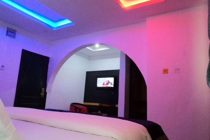 Room 5 of 15