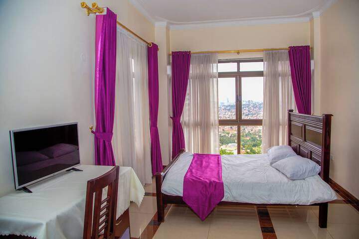 Room 9 of 25