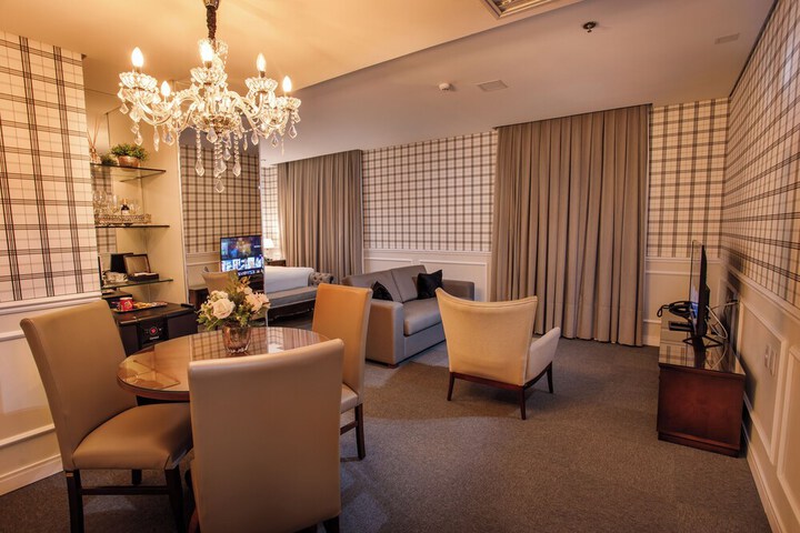 Room 32 of 73