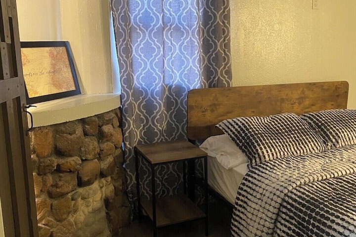 Room 27 of 66