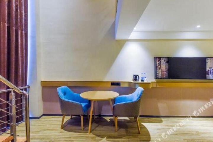 City Express Hotel (Zunyi Poly Future City)