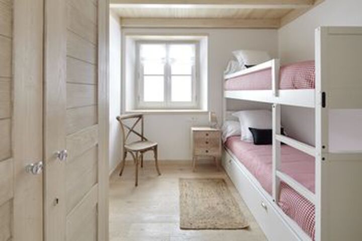 Room 10 of 28