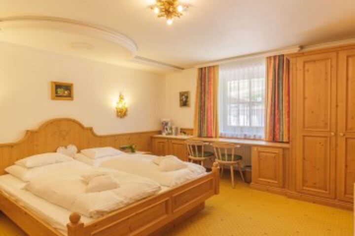 Room 3 of 94