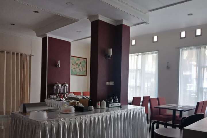 Breakfast/Coffee Service 24 of 42
