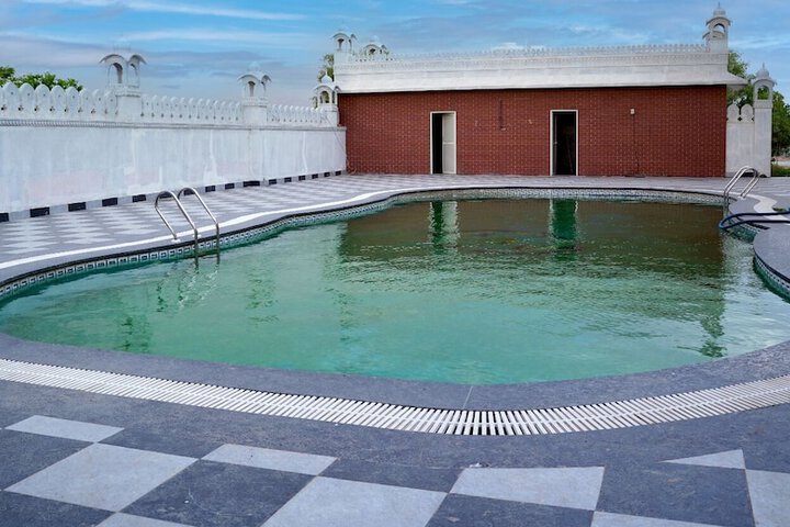 Pool 15 of 29