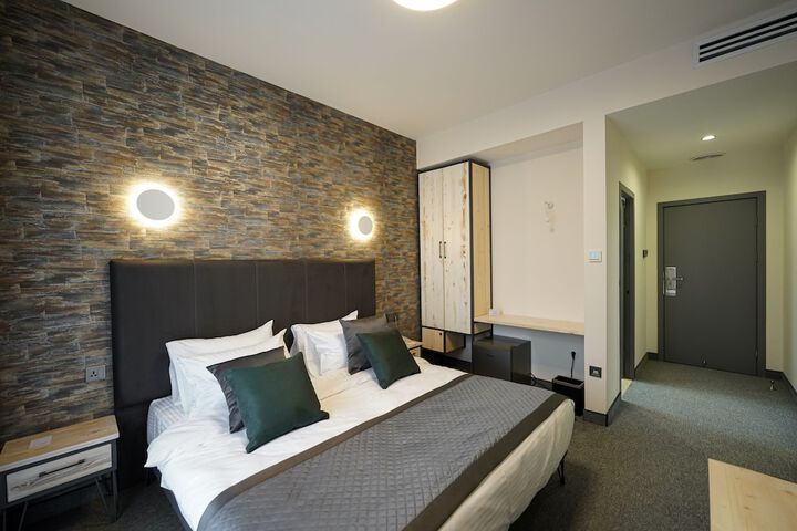 Room 35 of 209