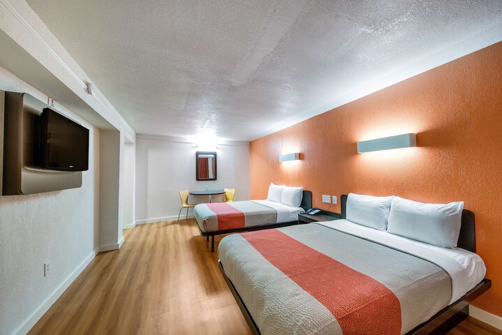 2 Double Beds (6 of 11)