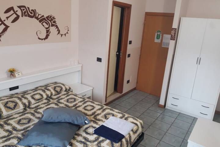 Room 8 of 34