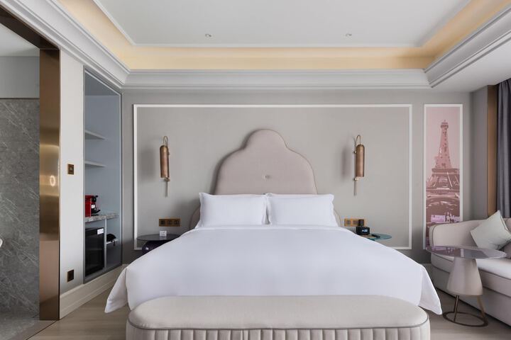 Room 13 of 40