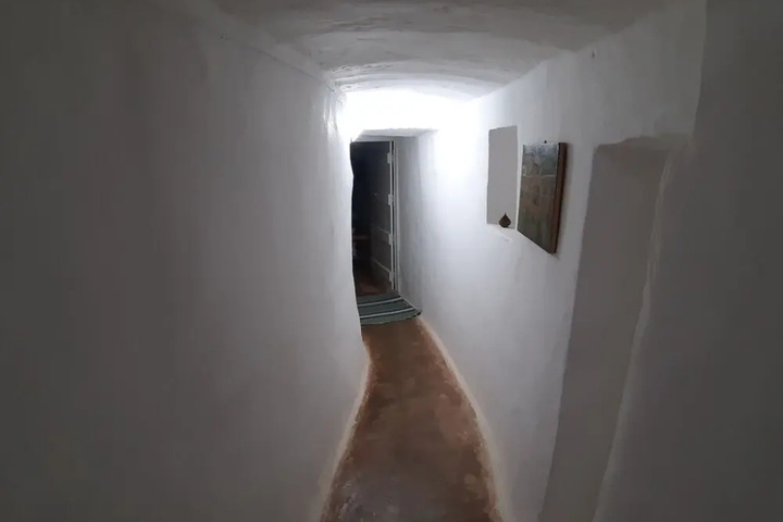 Room 8 of 17
