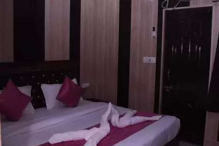 Room 11 of 30