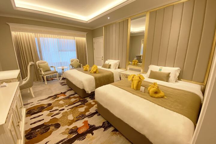 Room 16 of 37
