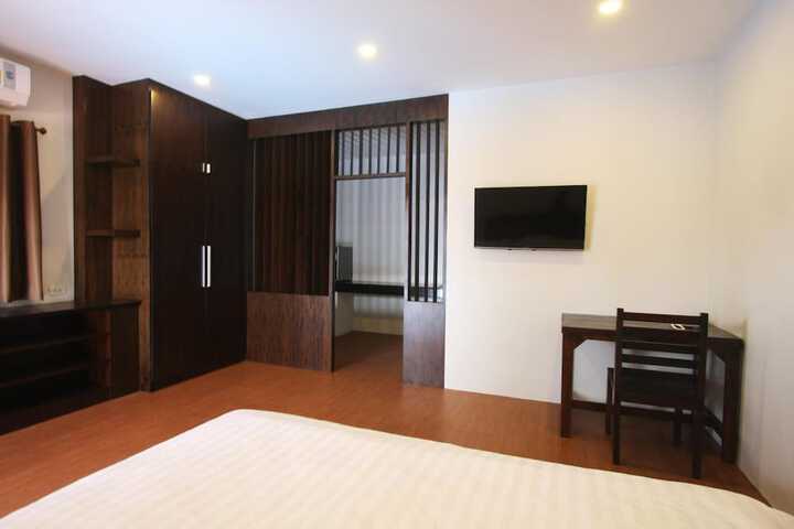 Room 13 of 32