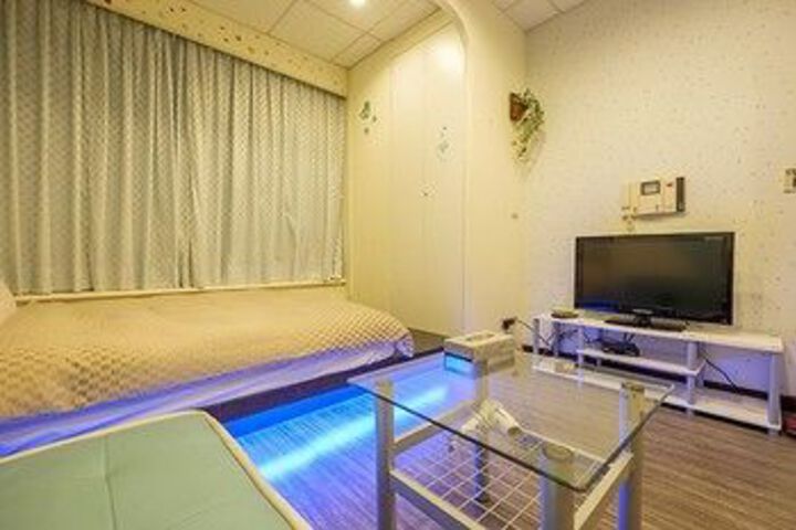 Room 5 of 24