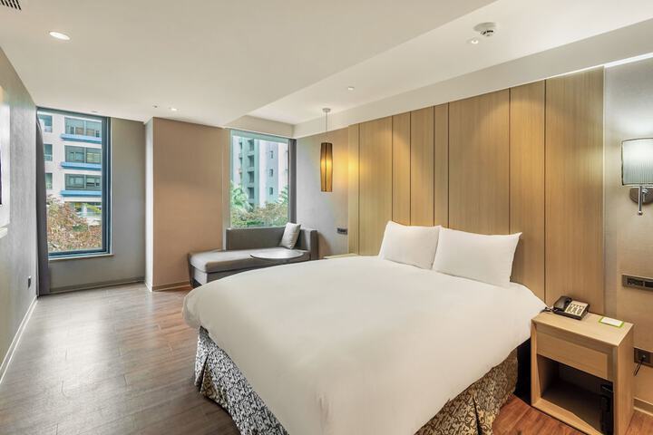 Room 5 of 108
