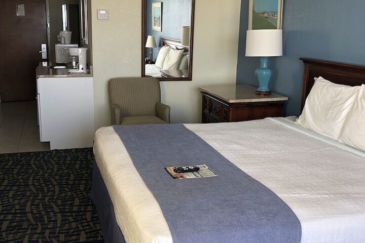 Room 9 of 37