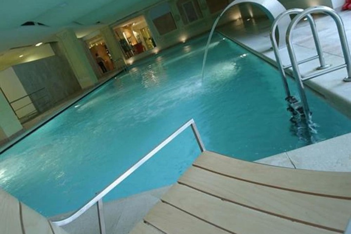 Pool Hotel