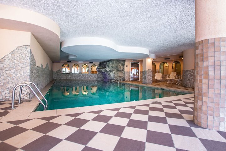 Hotel Pool
