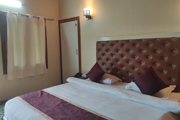 Room 12 of 50