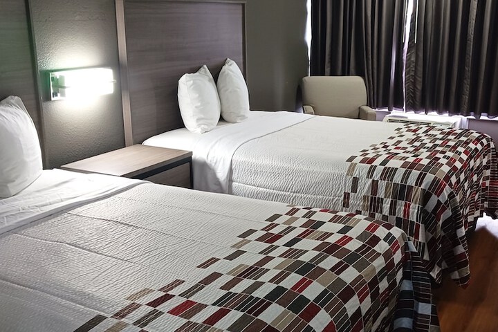 2 Double Beds (5 of 6)