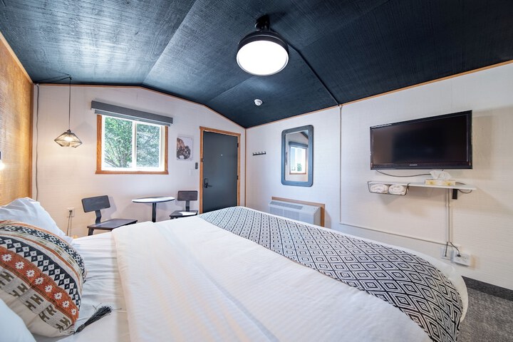 Room 18 of 66