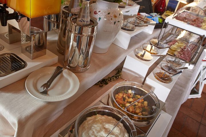 Breakfast/Coffee Service 38 of 50