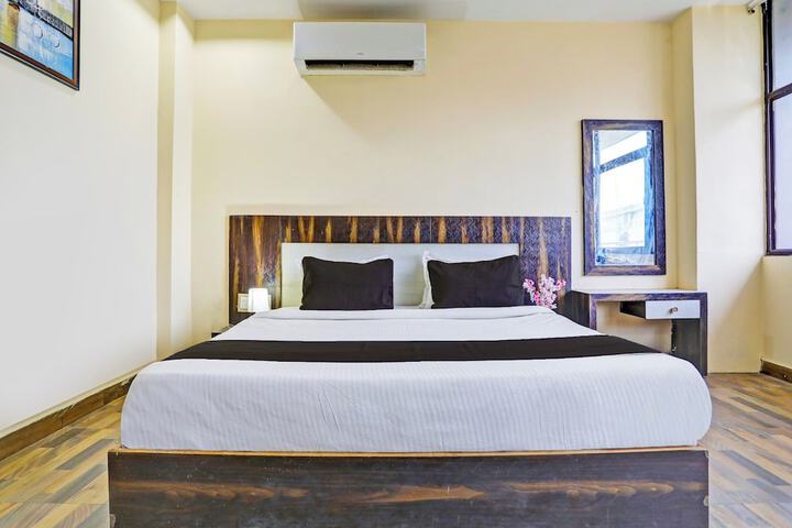 Room 4 of 10