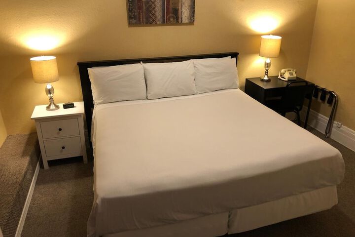 Room 21 of 35