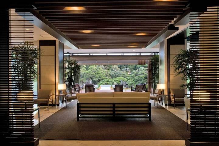 Entrance & Lobby