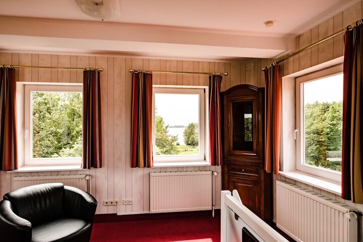 Room 6 of 79