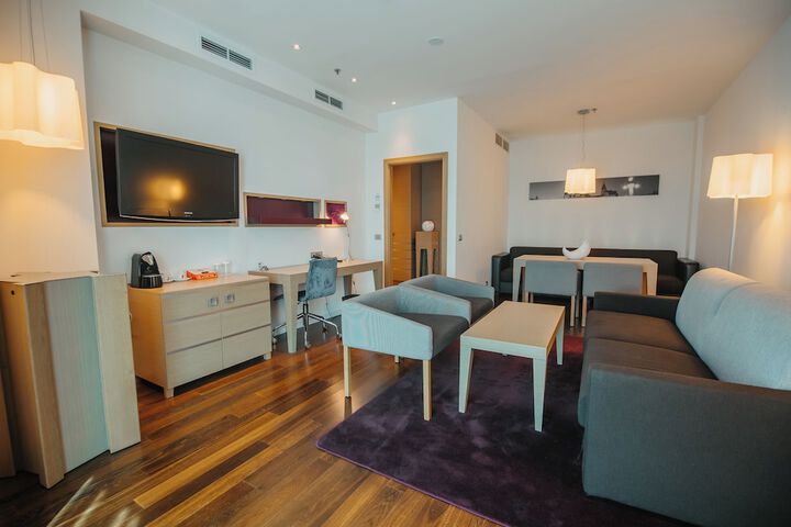 Room 30 of 94