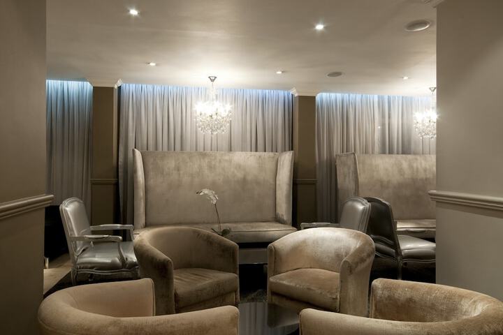 Lounge 68 of 73