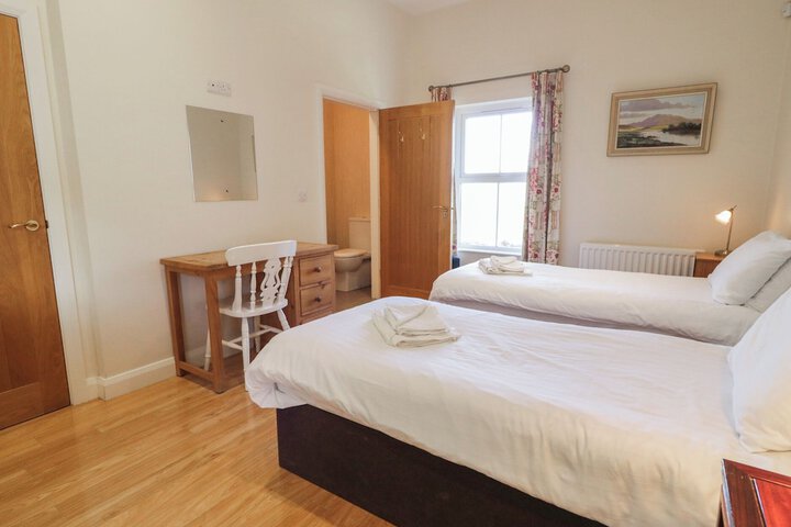 Room 6 of 18