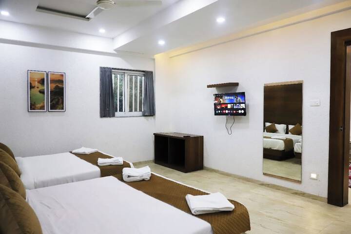 Room 28 of 83
