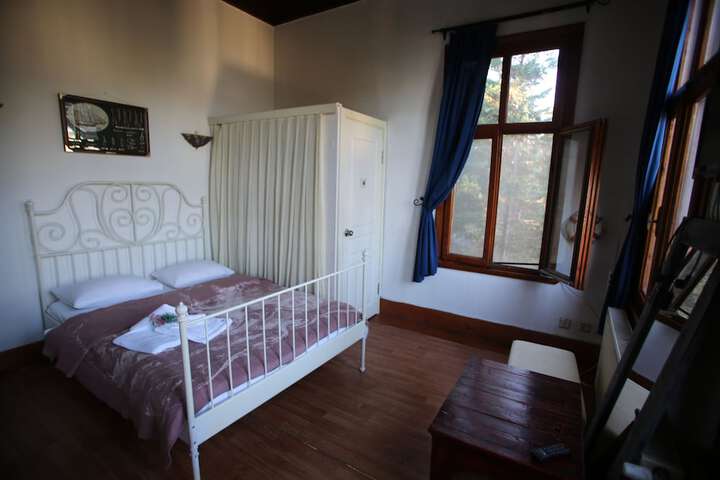 Room 10 of 43