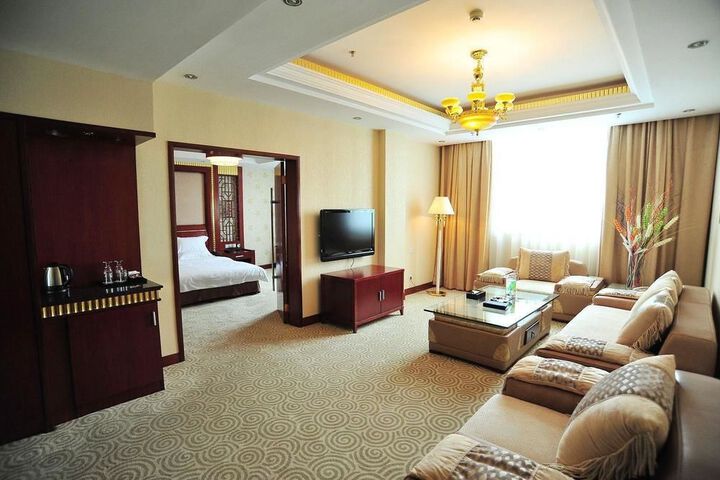 Room 12 of 25