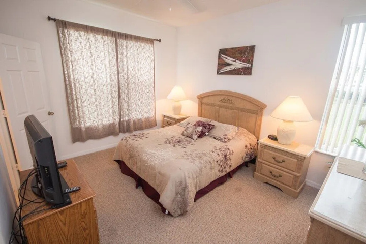 Room 6 of 16