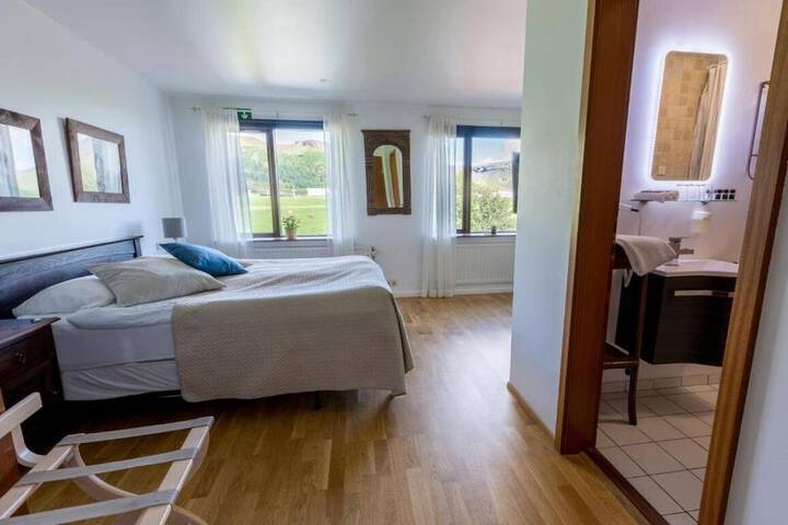 Room 4 of 30