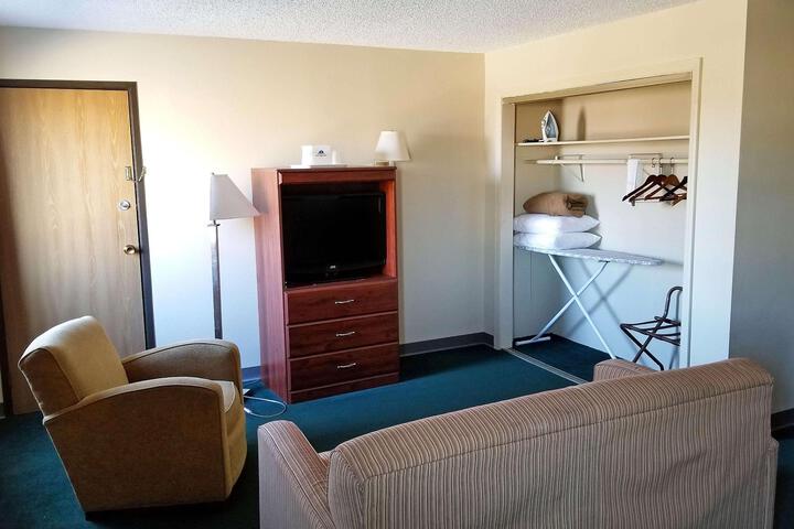 1 King Bed (4 of 14)