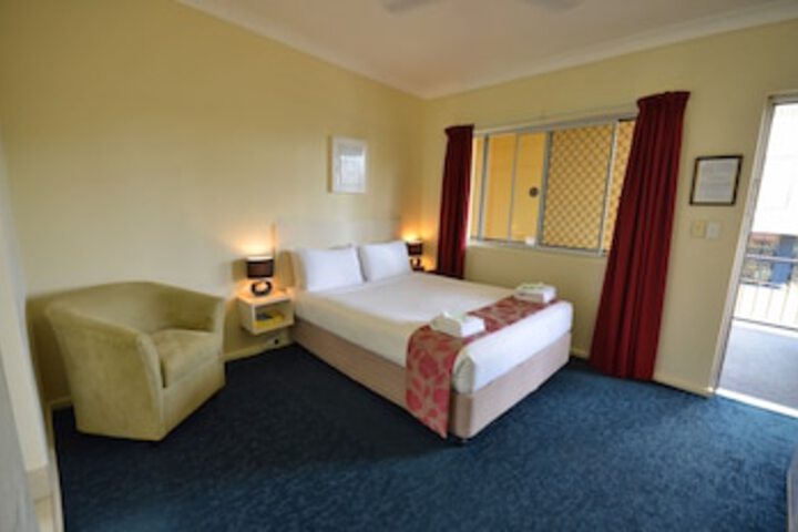 Room 10 of 102