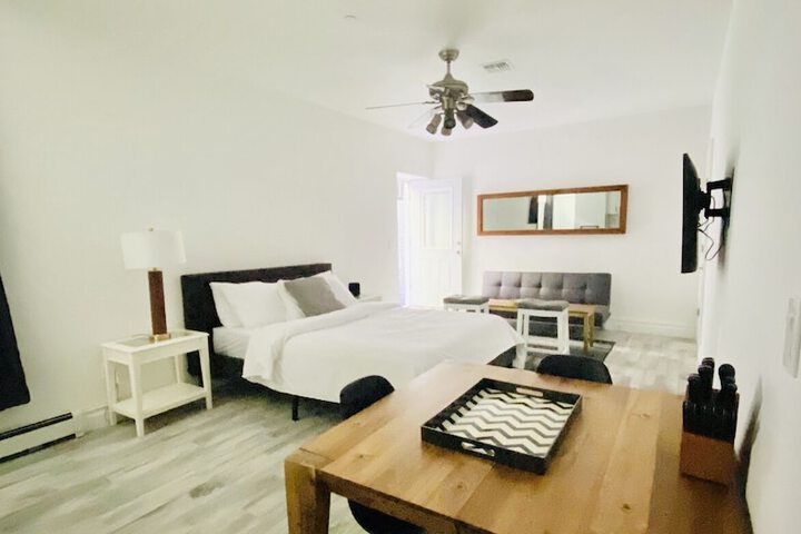 Room 6 of 17