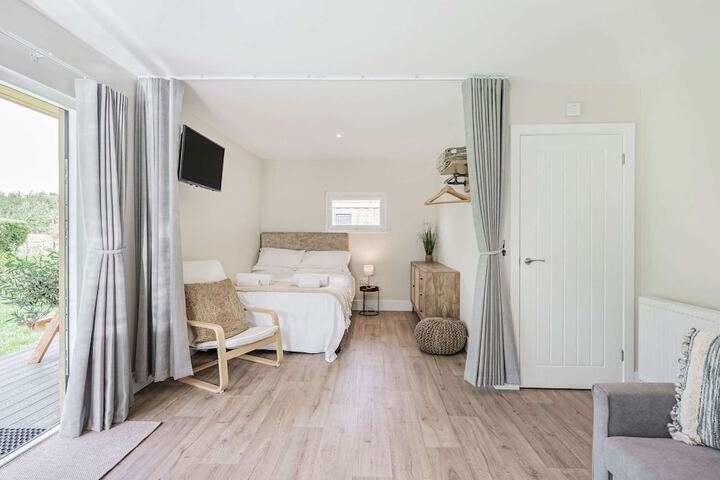 Room 2 of 28
