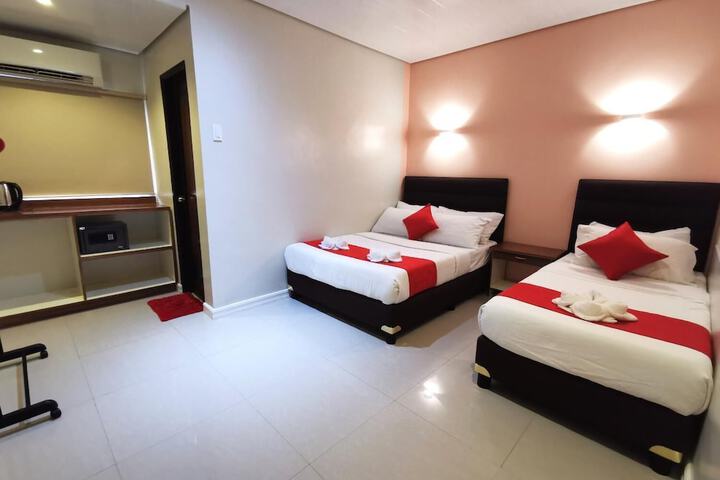 Room 7 of 25