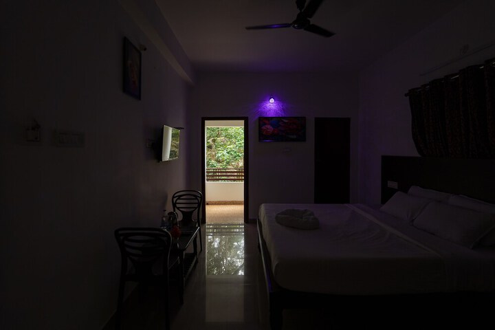 Room 10 of 27