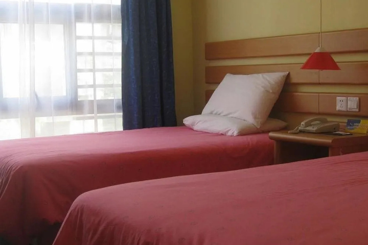 Room 4 of 13