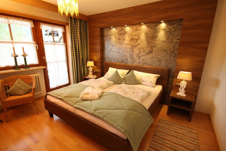 Room 2 of 39